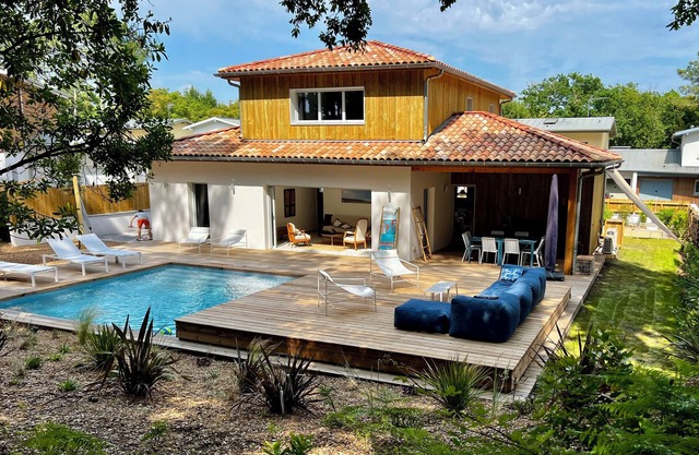 Villa 10 min walk from Bourdaines beach