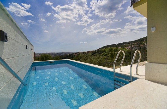 Villa- 10 minutes drive to Split.