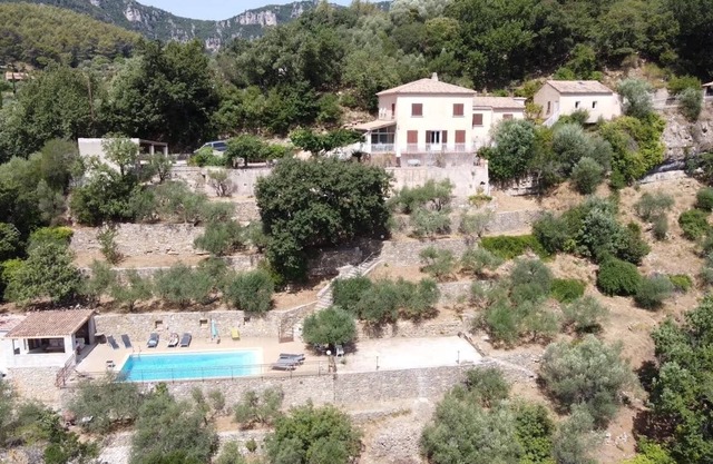 Villa 200 m2 large swimming pool exceptional view near Pradet and Hyères beaches