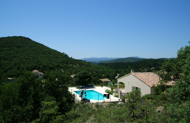 Villa, 200m², 14/16 pers, near Anduze, swimming pool + small house T1 in addition