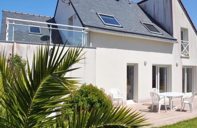 Villa 3 étoiles avec terrasse, jardin clos et garage à 600m de la mer, Trégastel - FR-1-368-268