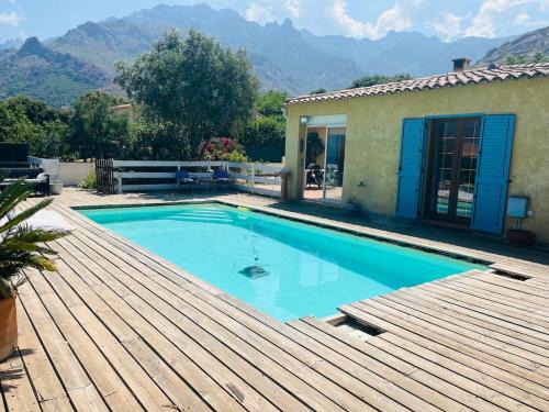 Villa 3 chambres avec piscine et parking privés