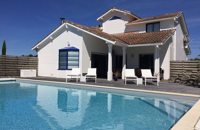 Villa 4*, 4 bedrooms, large heated pool, between golf and beach