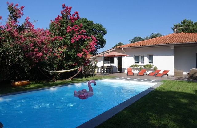 Villa 600 m from the beach, heated swimming pool 9x4, classified 3*.