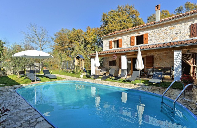Villa 704/1643 (Istria - Žminj), 25000m from the beach