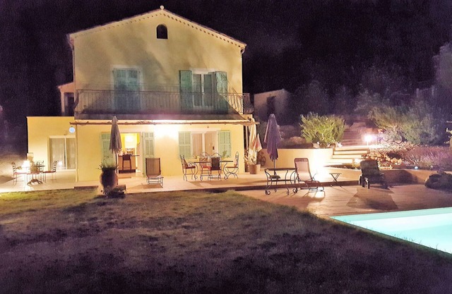 Villa 8 people, swimming pool. Open view. Beaches 15 mins away, quiet.