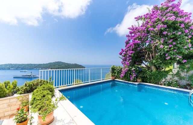 Villa Adrian - Six Bedroom Villa with Swimming pool and Sea View