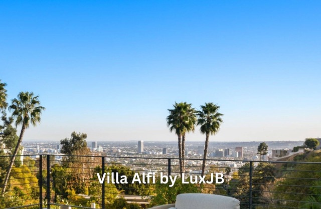 Villa Alfi by LuxJB 🏆 Hollywood Hills Mansion with Iconic Views 🏆 Award-Winner