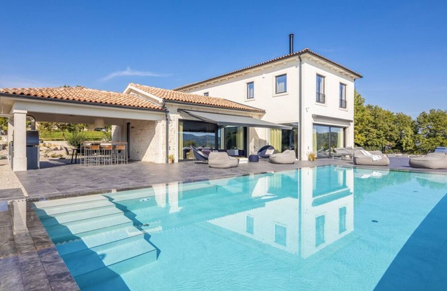 Villa Alisa - Four Bedroom Villa, Sleeps 8