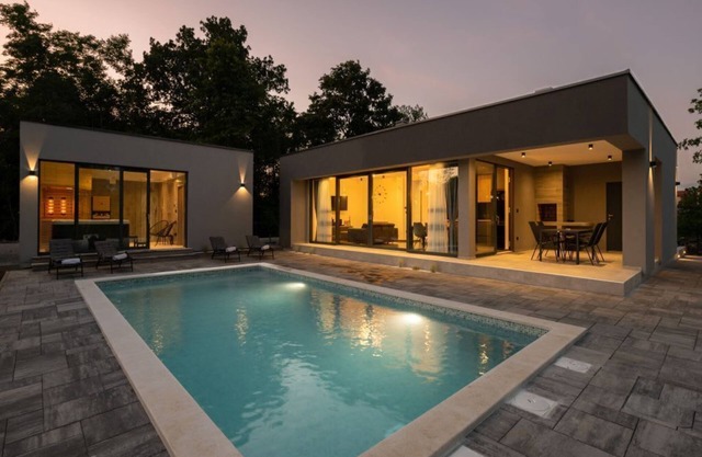 Villa Alison Deluxe Junior with private spa and heated swimming pool