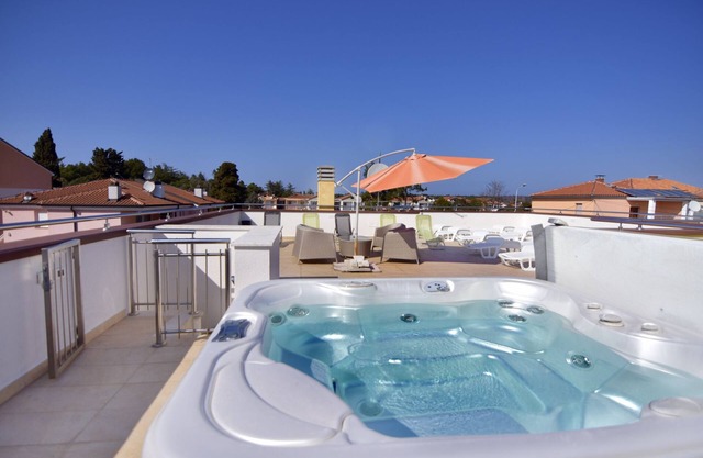 Villa Alpa, accommodation in Punta-Umag, AC, Wi-Fi, free parking