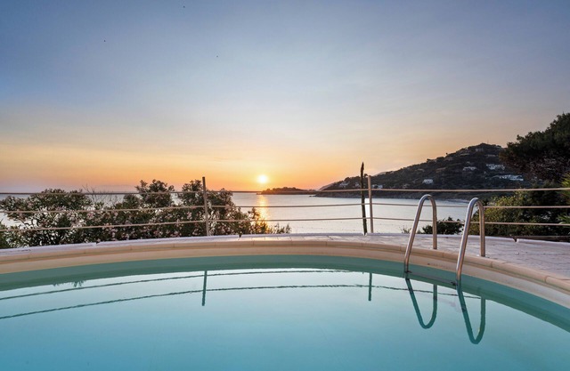 Villa Ambra Front Sea, Luxury, Private Pool just a Few Steps from the Beach