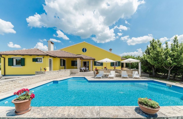 Villa Ana with large pool
