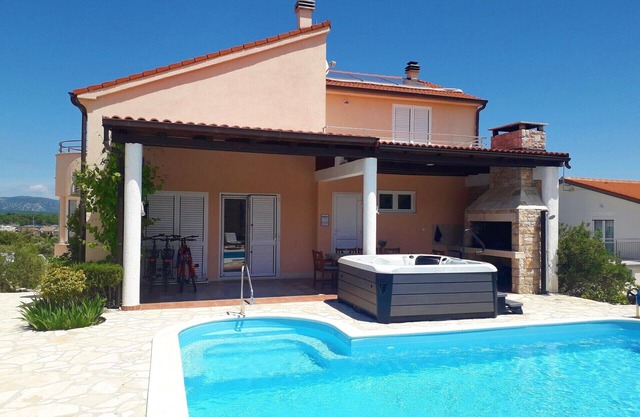 Villa Anfiteatro Adriatico with Pool