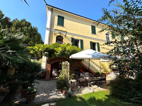 Villa Angelina Holiday Homes I Casa Glicine I Villa storica I Giardino I Mare 5 min I 6 ospiti I Parcheggio privato