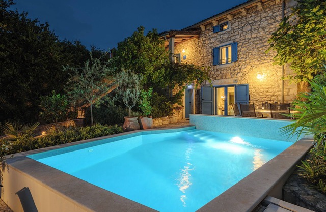 Villa Annette with pool and sauna, surrounded by greenery, near Porec.