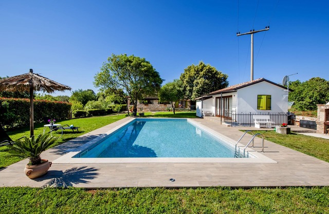 Villa Antica, mit Pool in Strandnähe