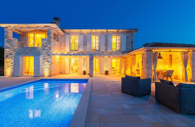 Villa Arabela New charming villa with large pool in a serene natural setting