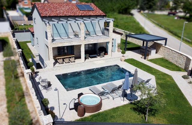 Villa Art Renata - Pool, Sauna & Jacuzzi on 700m2