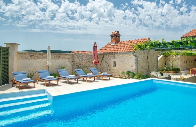 Villa Asteralis (V7051-K1) - Zapužane