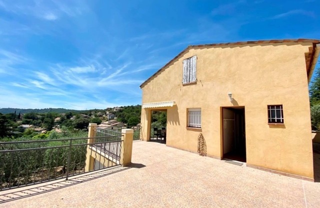 VILLA AT THE FOOT OF THE CASTLE WITH STUNNING VIEWS