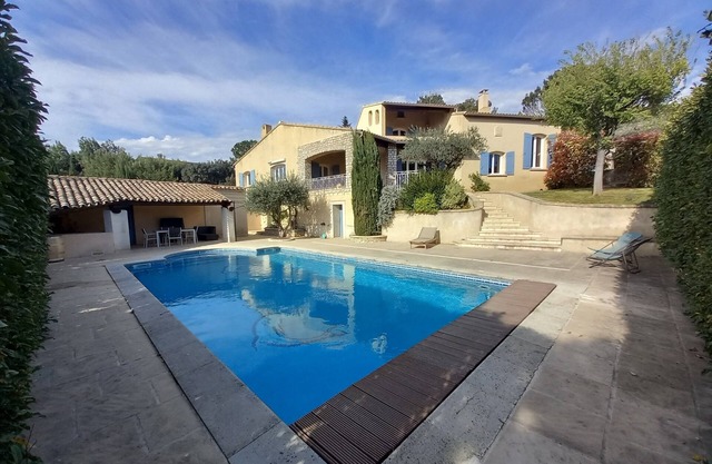Villa Avec vu et Piscine sur la Colline de Caumont sur Durance