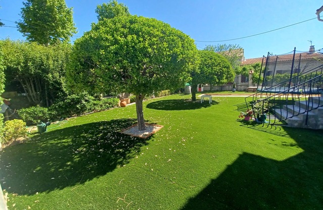 Villa Avec Piscine et Terrain de Pétanque Dans le sud