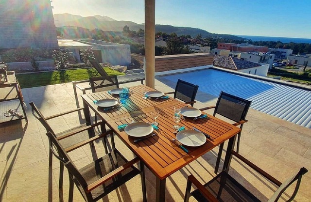 Villa Avec Piscine et vue mer à Lozari - 6 Personnes - Proche de la Plage
