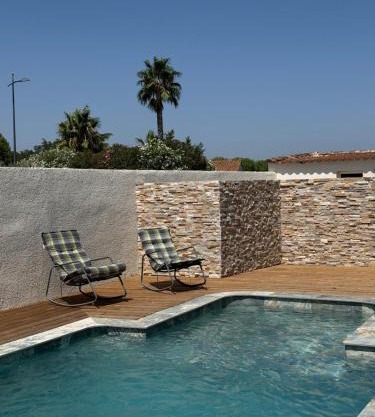 Villa avec piscine privée entre terre, ville et mer