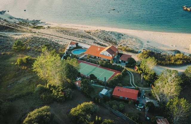 Villa Balea de O Grove, Paradise by the sea: villa with swimming pool and tennis court