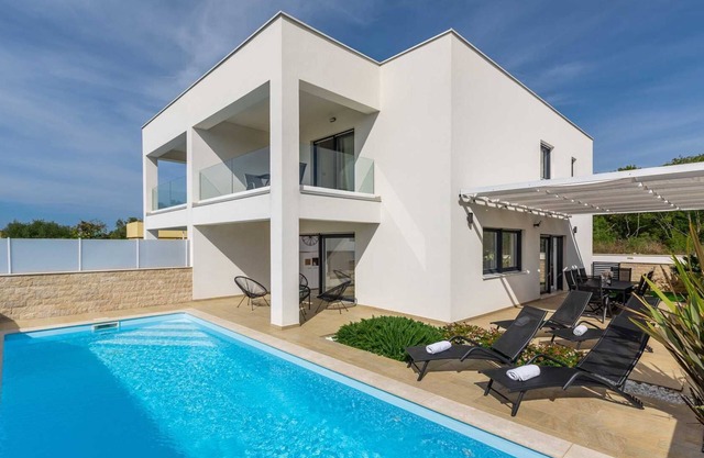 Villa Bella Vista B - contemporary villa with a private pool near a beach