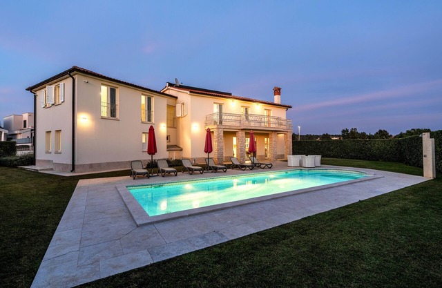 Villa Bincila Exclusive for 12 persons, pool, 6 bedrooms, pets allowed, garage