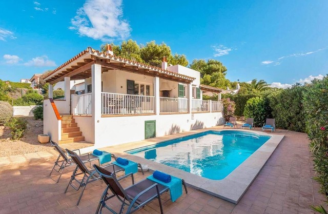 Villa Binilisa - Three Bedroom Villa, Sleeps 6