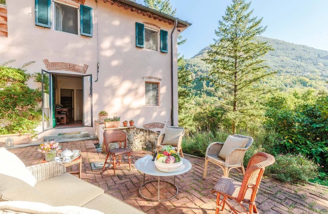 Villa Birdsong, among the Woods in Camaiore