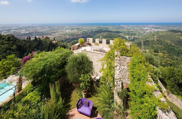 Villa Camaiore - Luxury restored castle with private pool