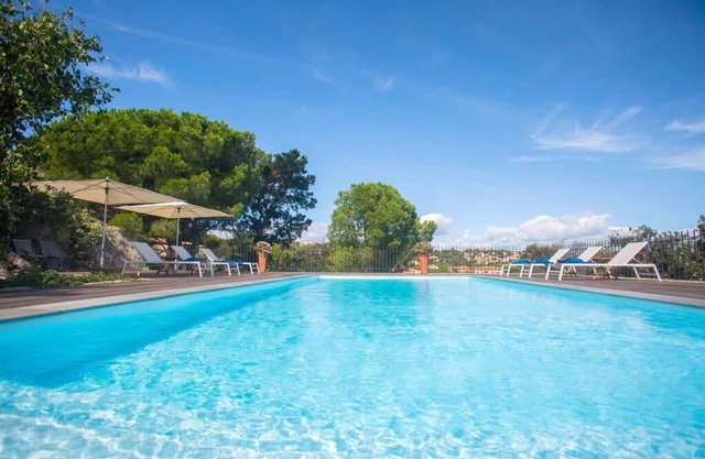 Villa campagne à Calvi piscine chauffée vue mer proche plage et centre