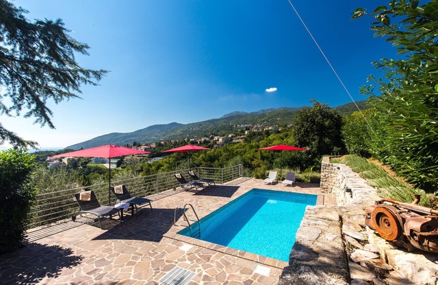 Villa Capra Verde - private pool, oasis of peace, 150 m as the crow flies to the sea, Opatija