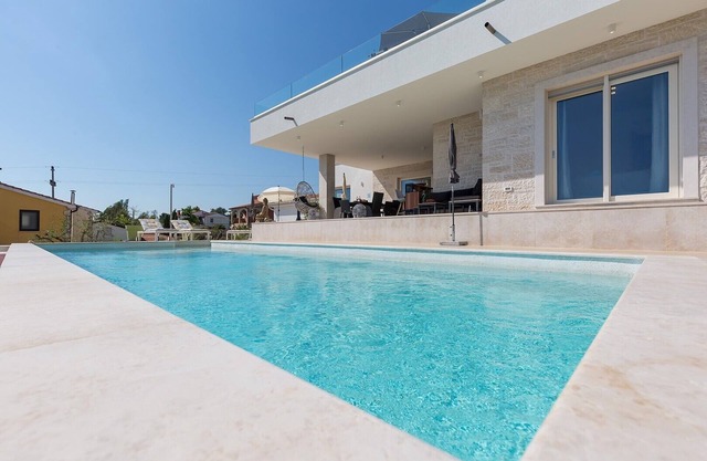 Villa Carimelli with pool and Whirlpool