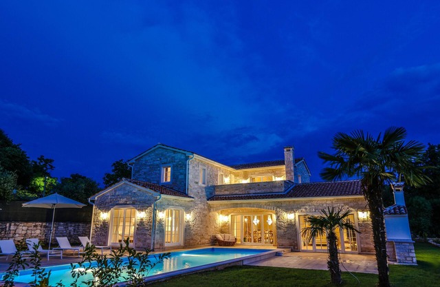 Villa Carolina New Baderna, sea views, private pool, 1000m2 of land