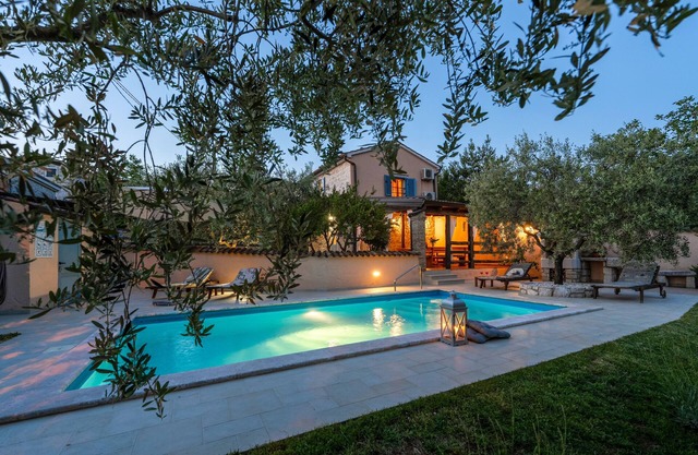 Villa Casa Olga for 4-6 persons, with pool and a beautiful garden, near Porec