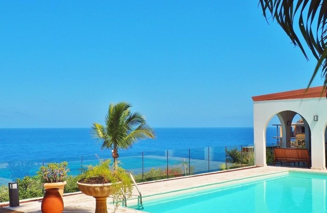 * VILLA CHAMPAGNE * - exceptional 5-star view