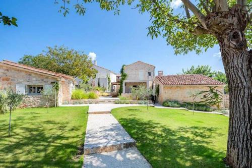 Villa Charlotte for 14 persons with 73m2 Pool in Central Istria - Daily Housekeeping & Breakfast Service