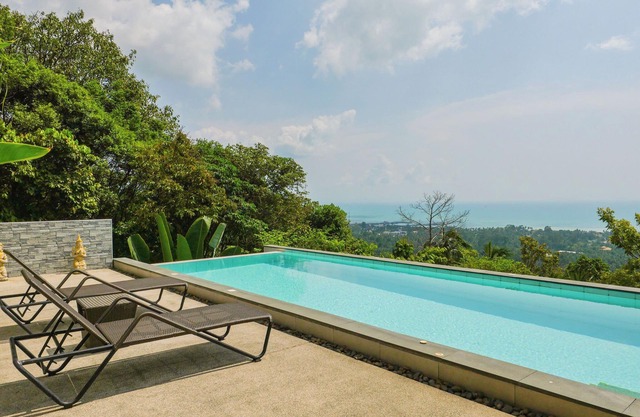 Villa Chatchana is a 3-bedroom villa in Nathon, offering panoramic sea and mountain views.