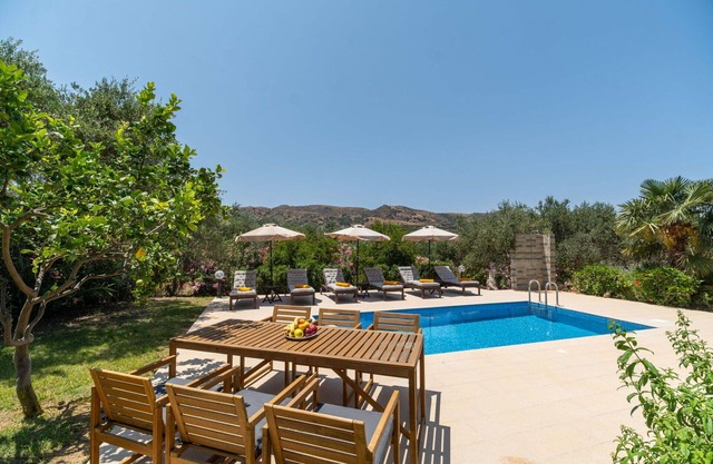 Villa Chrissi – Holiday home with a pool near Kissamos in Crete