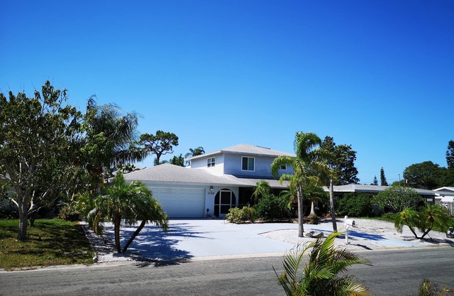 Villa Colleen 4 BR 4 BA, solar heated Pool near Siesta Key Beach