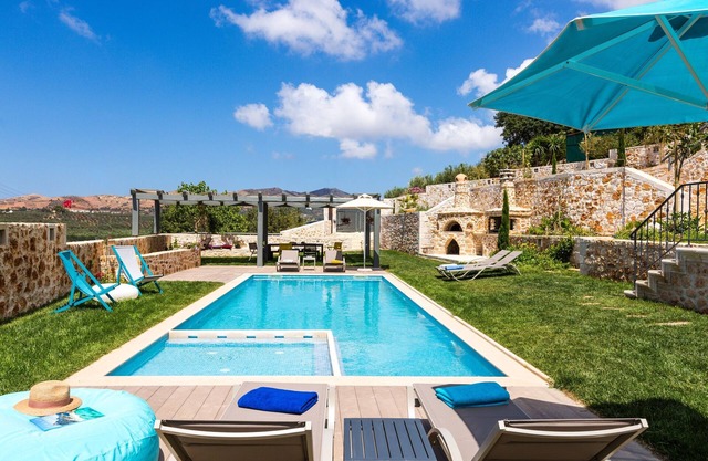 Villa complex nearby Rethymno with stunning countryside views!