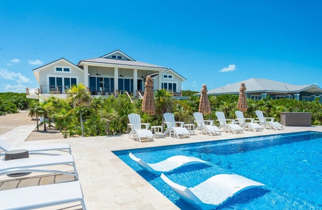 Villa Coral, Oceanfront/Beachfront w/Heated Pool, Large Footprint Designer Home