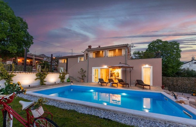 Villa Corinna with sea view has a pleasant and warm interior