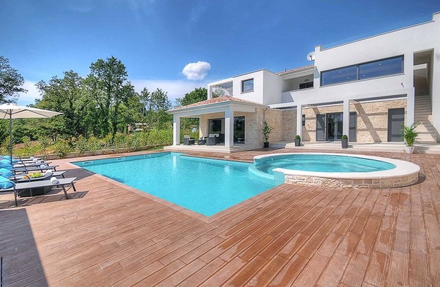 Villa Dahlia Belle with Pool