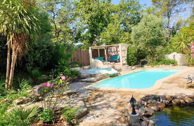 Villa de 3 chambres avec piscine privee jardin clos et wifi a Neoules